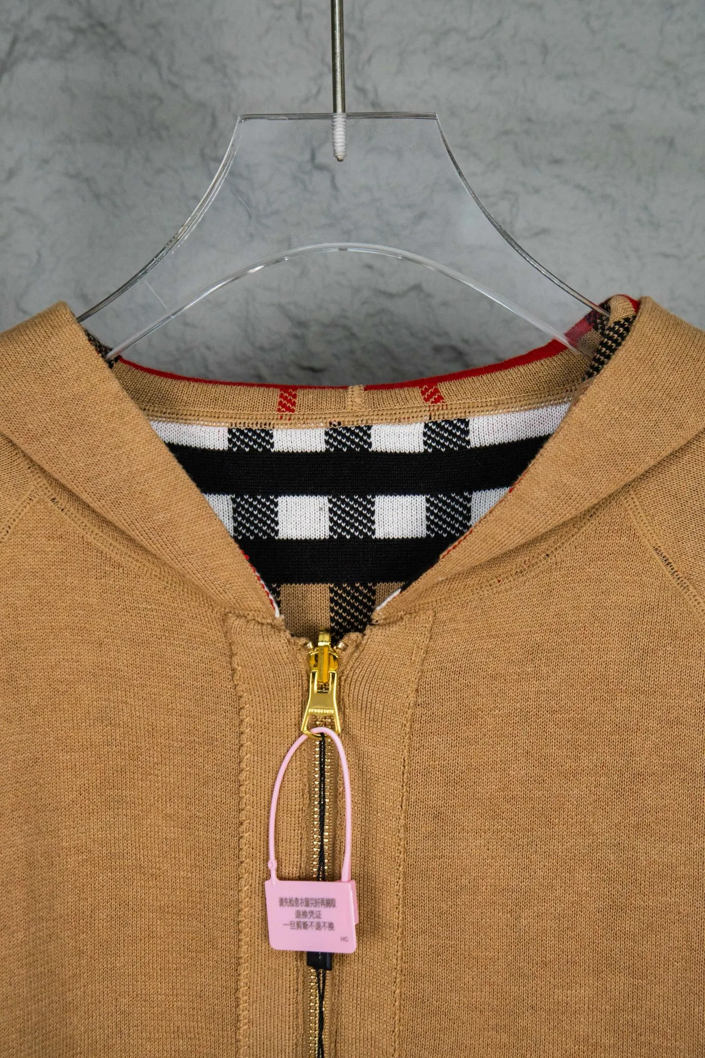 ：M 246 Original Burberry Classic · 50% 35% 15% · · · logo · ， Classic ， 、 ！ Classic Retro ， 、 ， 。 BUR ， Series， ！ ！！ ， ， ！ ， 。 ， ， ！！ Sizes:S M L